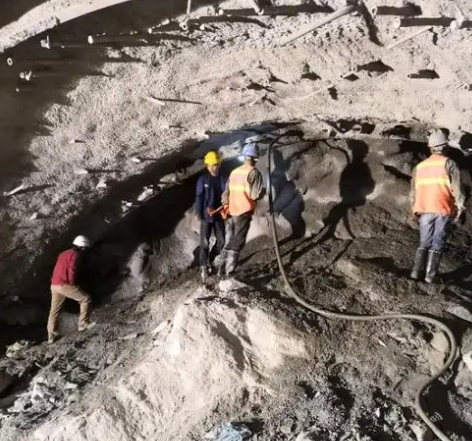 广饶隧道拱顶带模注浆料，微膨胀注浆料的特点及施工工艺